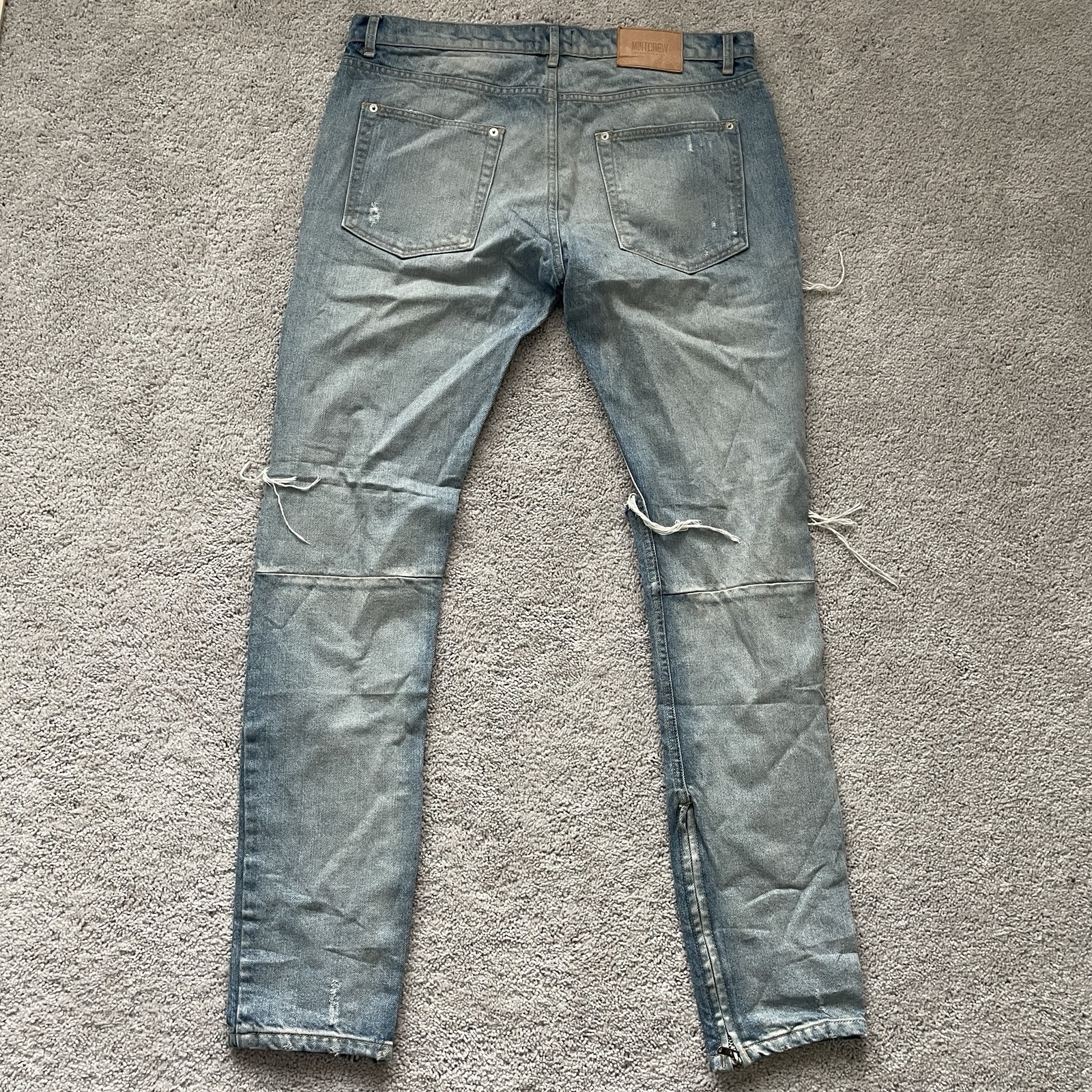 Mint Crew Light Wash Blue Jeans Distressed Men’s Size 34×34 Tapered Leg