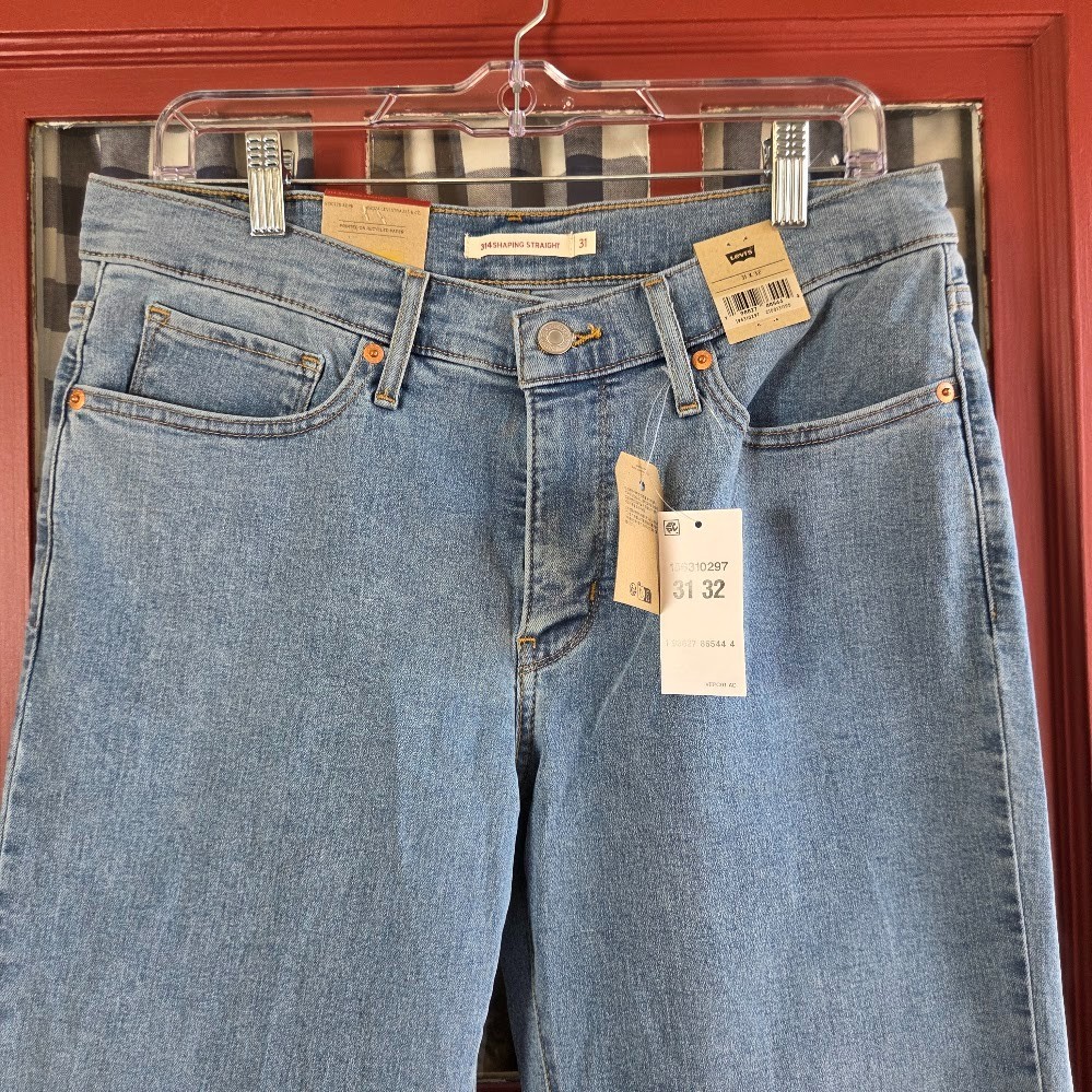 Levi’s Women’s Blue 314 Light Wash Shaping Straight Mid-Rise Jeans Size 31 x 32