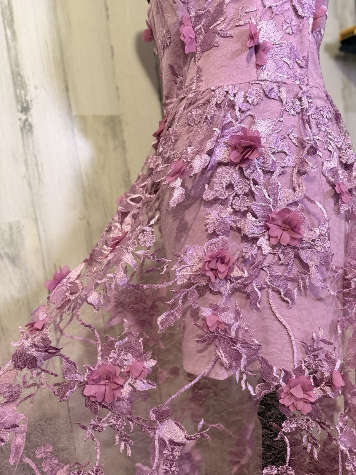 Dress The Population Lavender 3D Floral Lace V-Neck Strappy Long Gown M