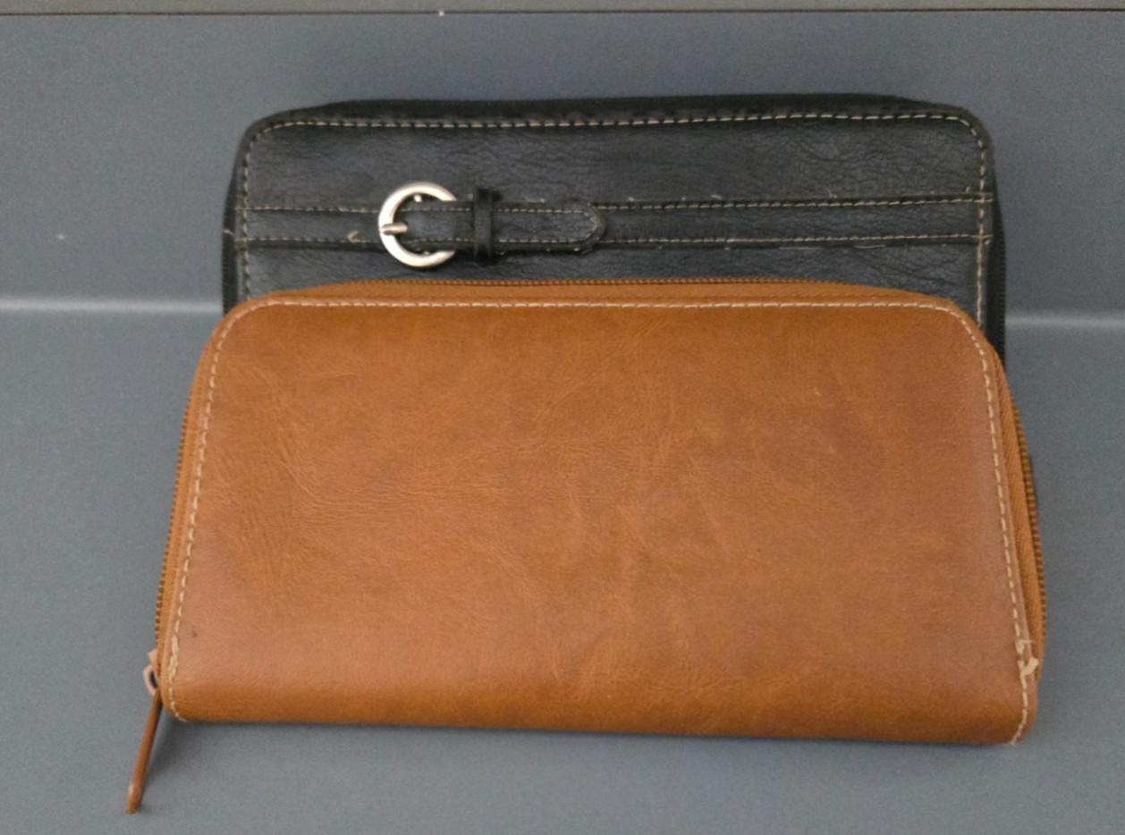2 Casual Women s Wallets / Single Pouch Vinyl / Dbl Pouch Man Made Material