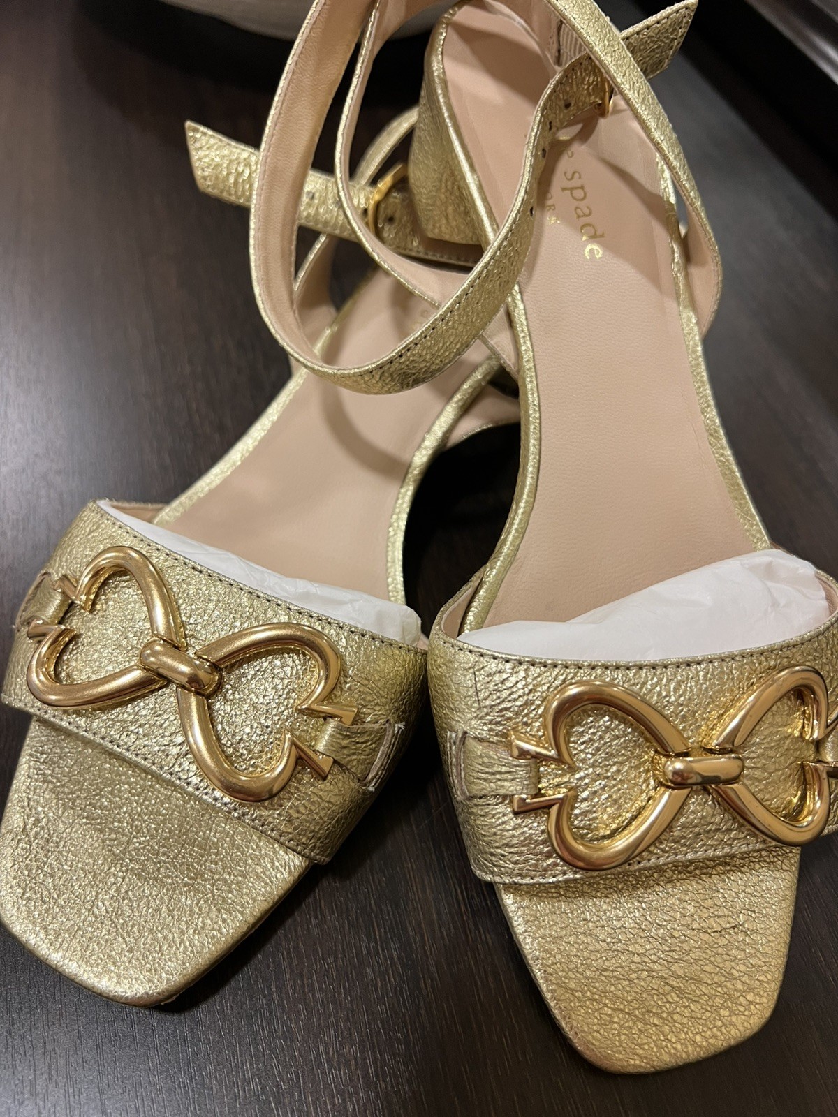 Kate Spade New York Sandals Gold Hearts Chain Sz 8.5 Ankle Strap Low Block Heel