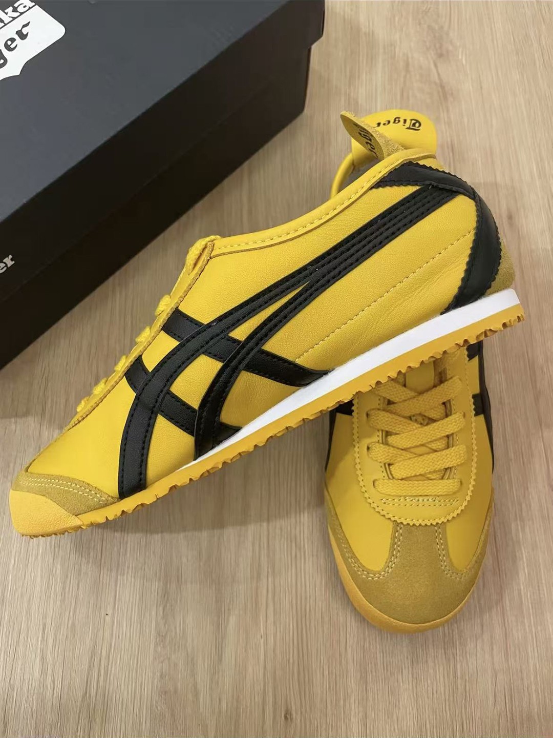 2026 Onitsuka Tiger Mexico 66 YELLOW BLACK Unisex Classic Sneaker 1183C102-751