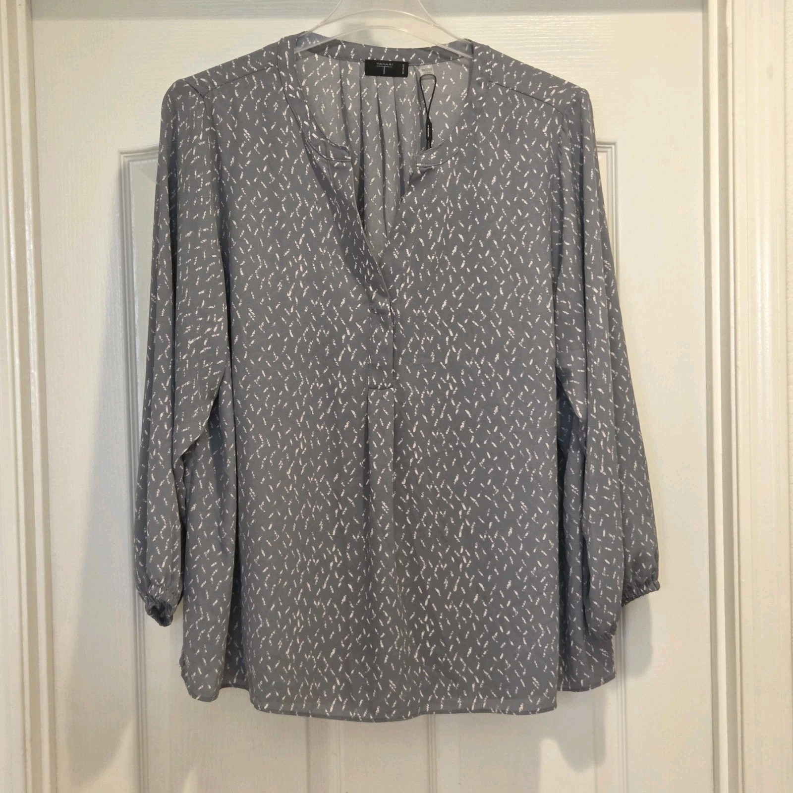 T Tahari Woman Top Plus Size 3X Gray Ivory Pullover Polyester High Low Hem NWT