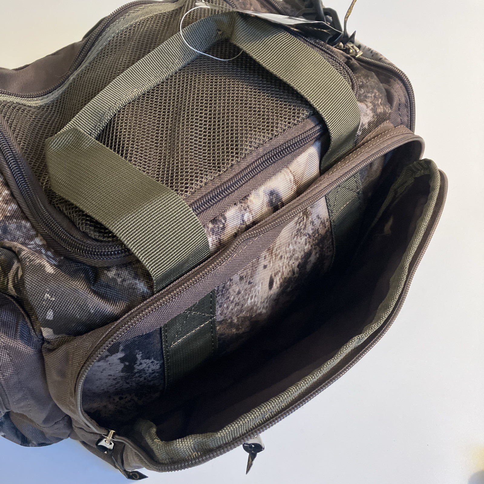 CABELAS CAMO Camouflage MINI Catch-All DUFFLE Gear Blind Hunting BAG Zip Pockets