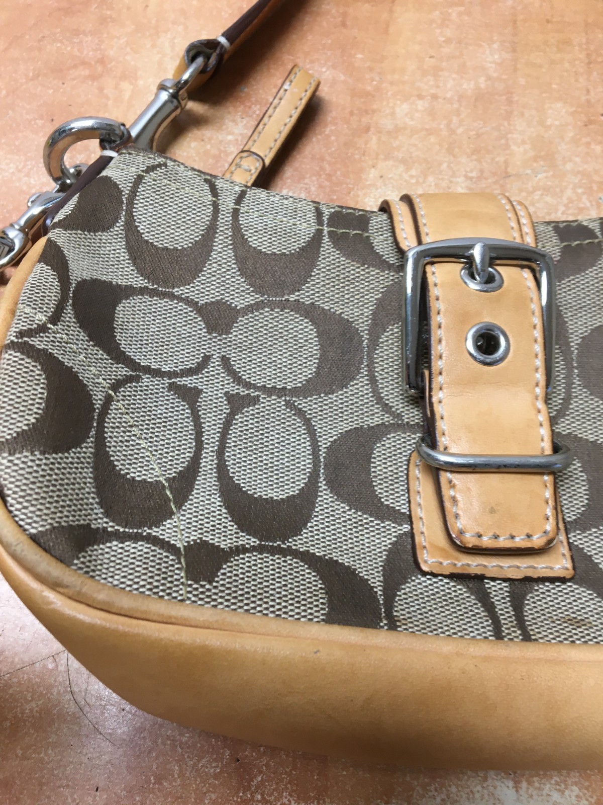 Coach Tan Demi Buckle Small Purse Logo Magnetic H3U-6362