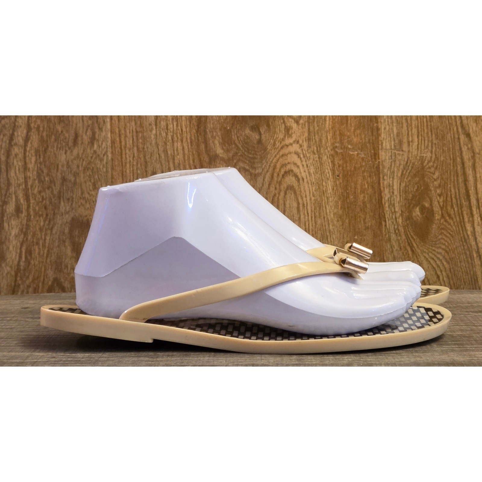 Coach Landon Jelly Thong Flip Flops Womens Size 8 Cream Gold Bow