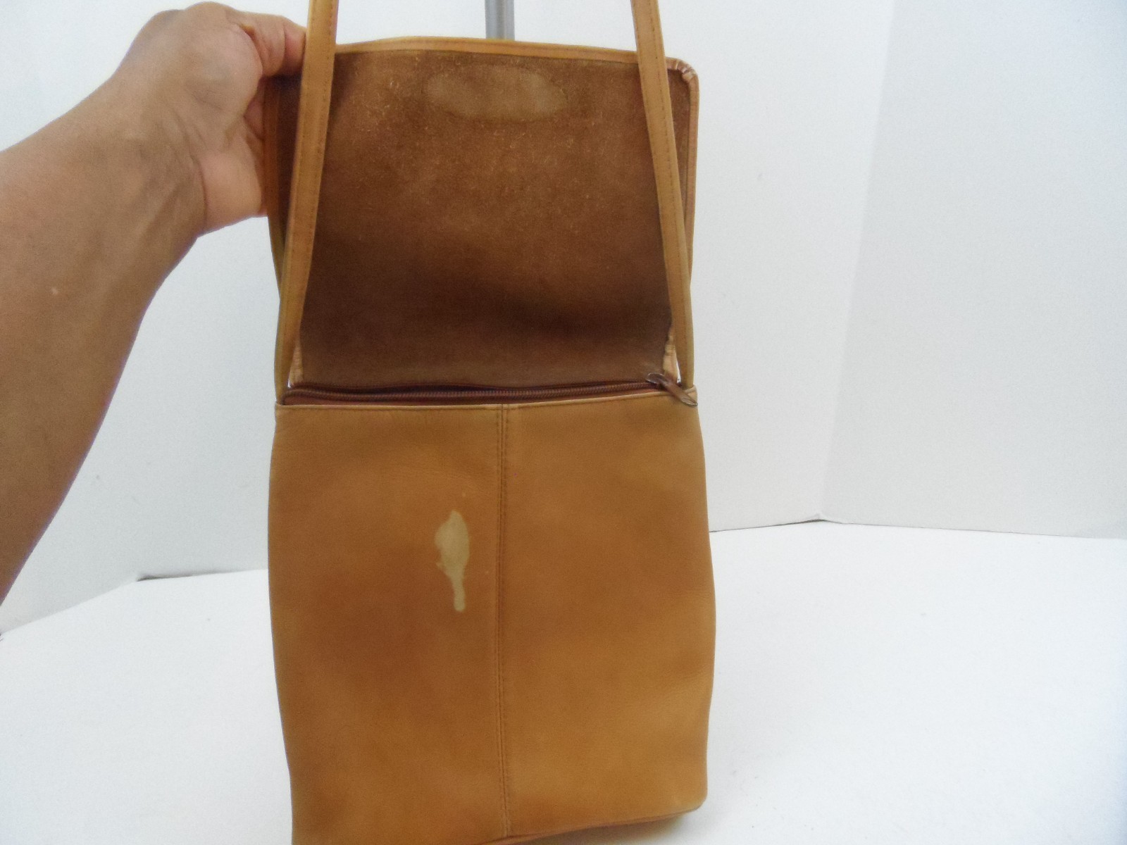 Le Donne Leather Simple Flap Over Crossbody Bag Carmel – 9 x 9 x 2