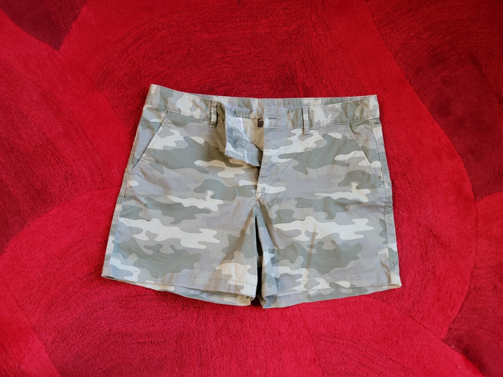 Eddie Bauer Women’s Legendwash Stretch Slightly Curvy Camo Shorts Size 12
