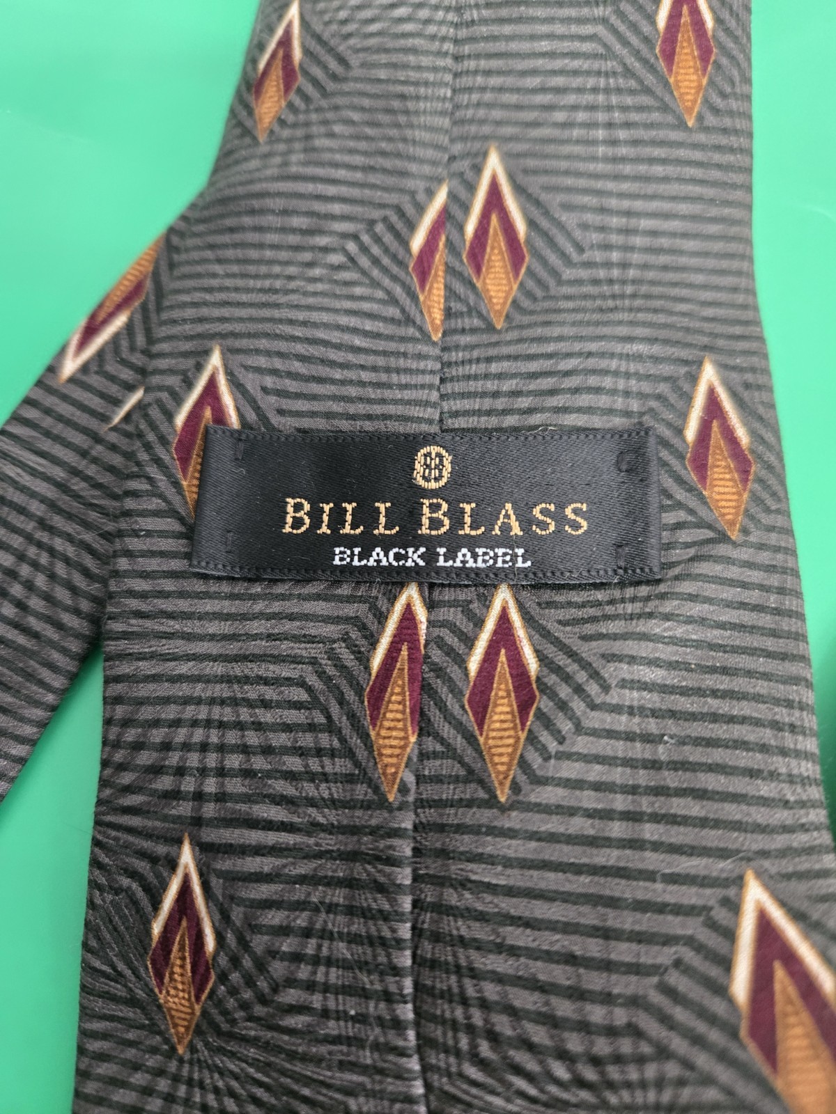 Bill Blass Black Label 100% Silk Tie Green Geometric Diamond Pattern USA Made 4″