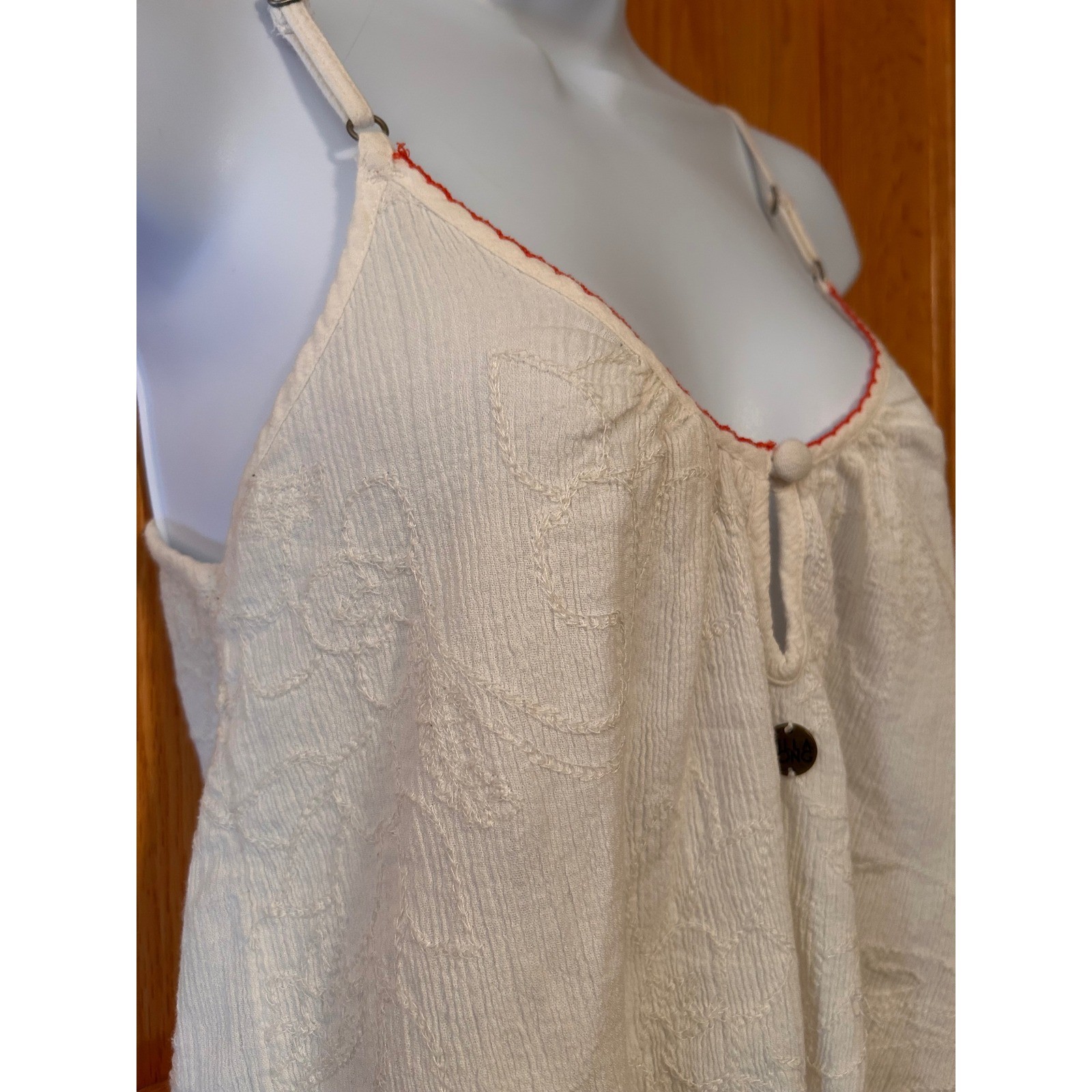 Billabong White Embroidered 100% Cotton Camisole Red Trim Boho Tank Top Medium