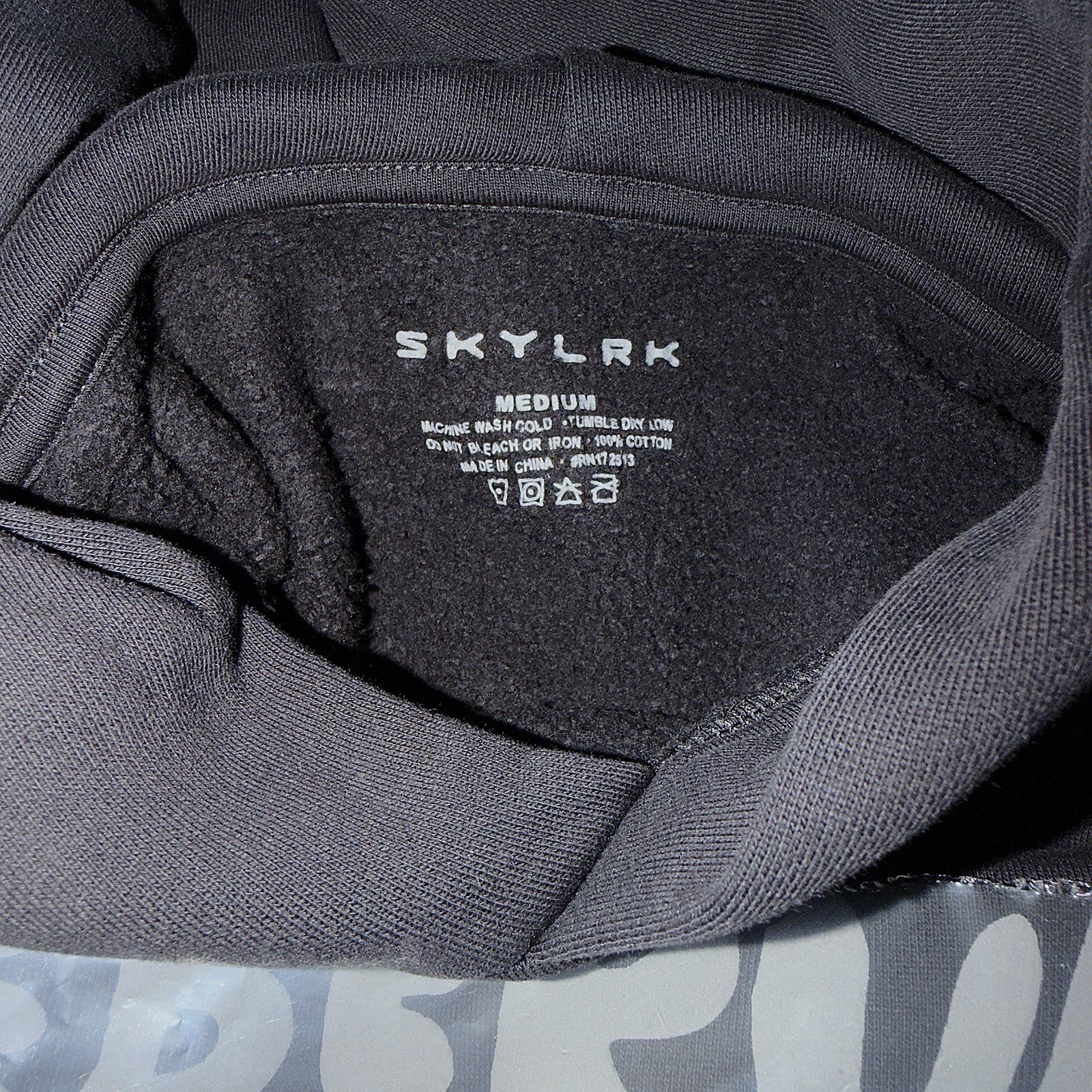 SKYLRK Biebervelli Men’s M Black Cotton Fleece Pullover Hoodie Logo Pockets