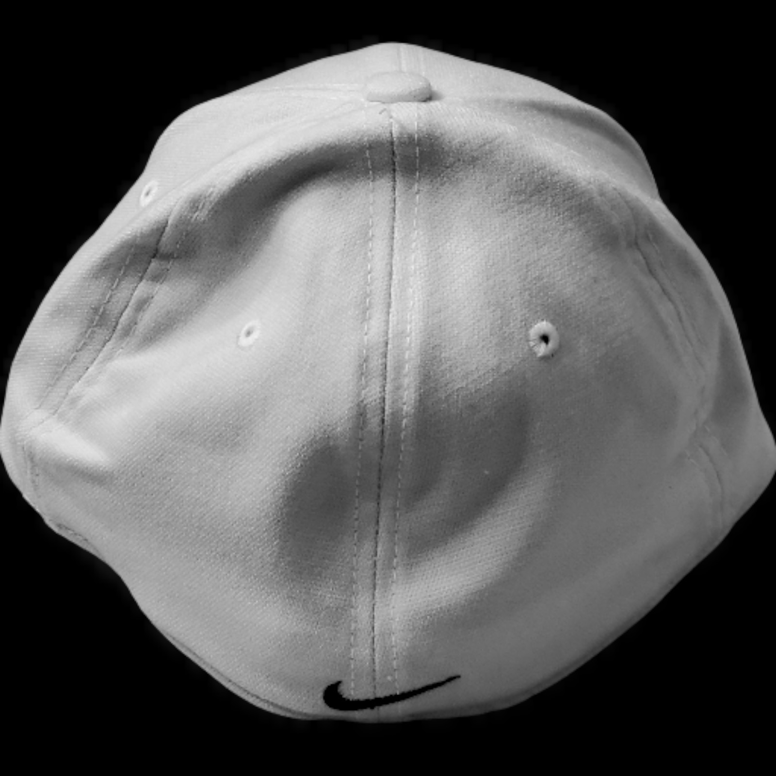 Brilliant White Nike Cap With Intricate Embroidered Emblem