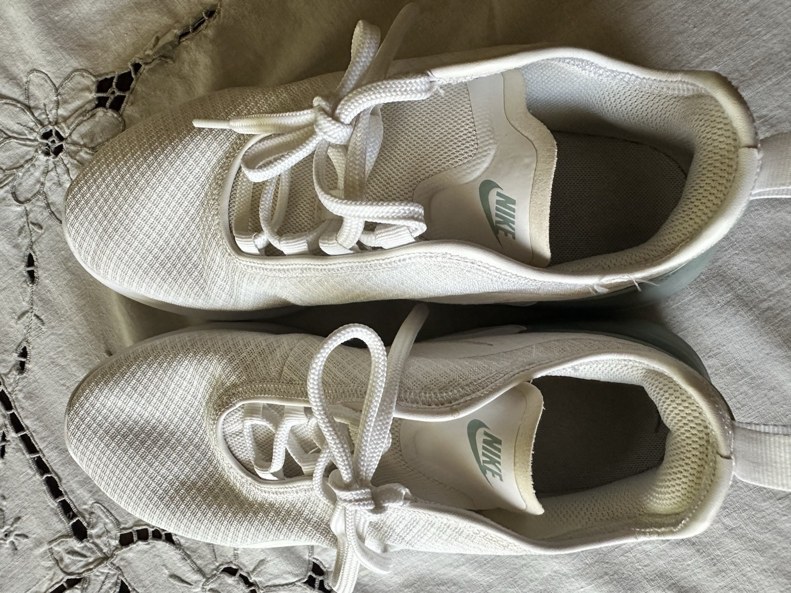 Nike Air White Light Green Men Mesh Athletic Sneakers Low Top Lace Up