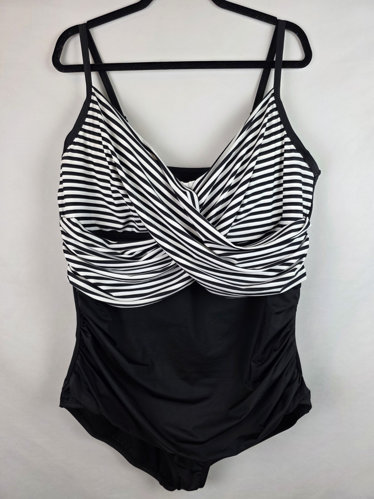 Embrace Your Curves by Miracle Brands Women’s Swimsuit Size 3X Black One Piece