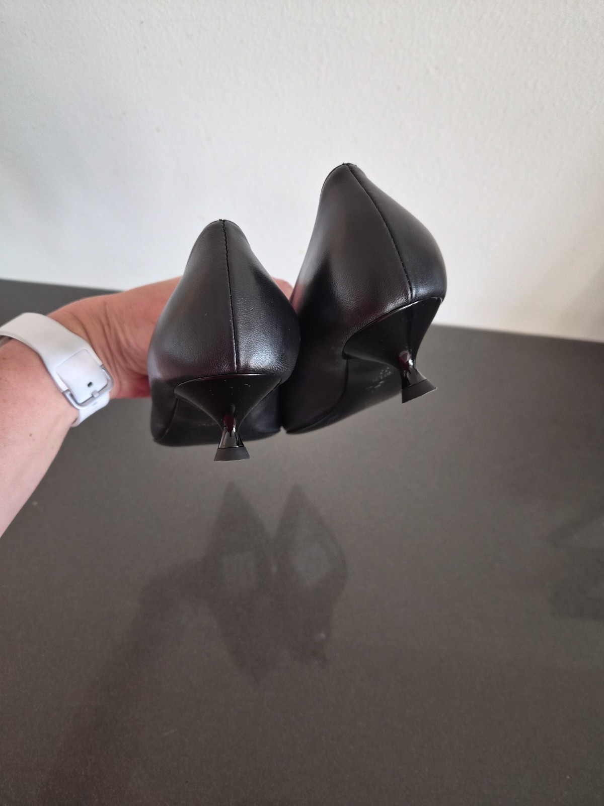 AGL Black Classic Lenor Pointed Toe Kitten Heel Retro Pump size 38