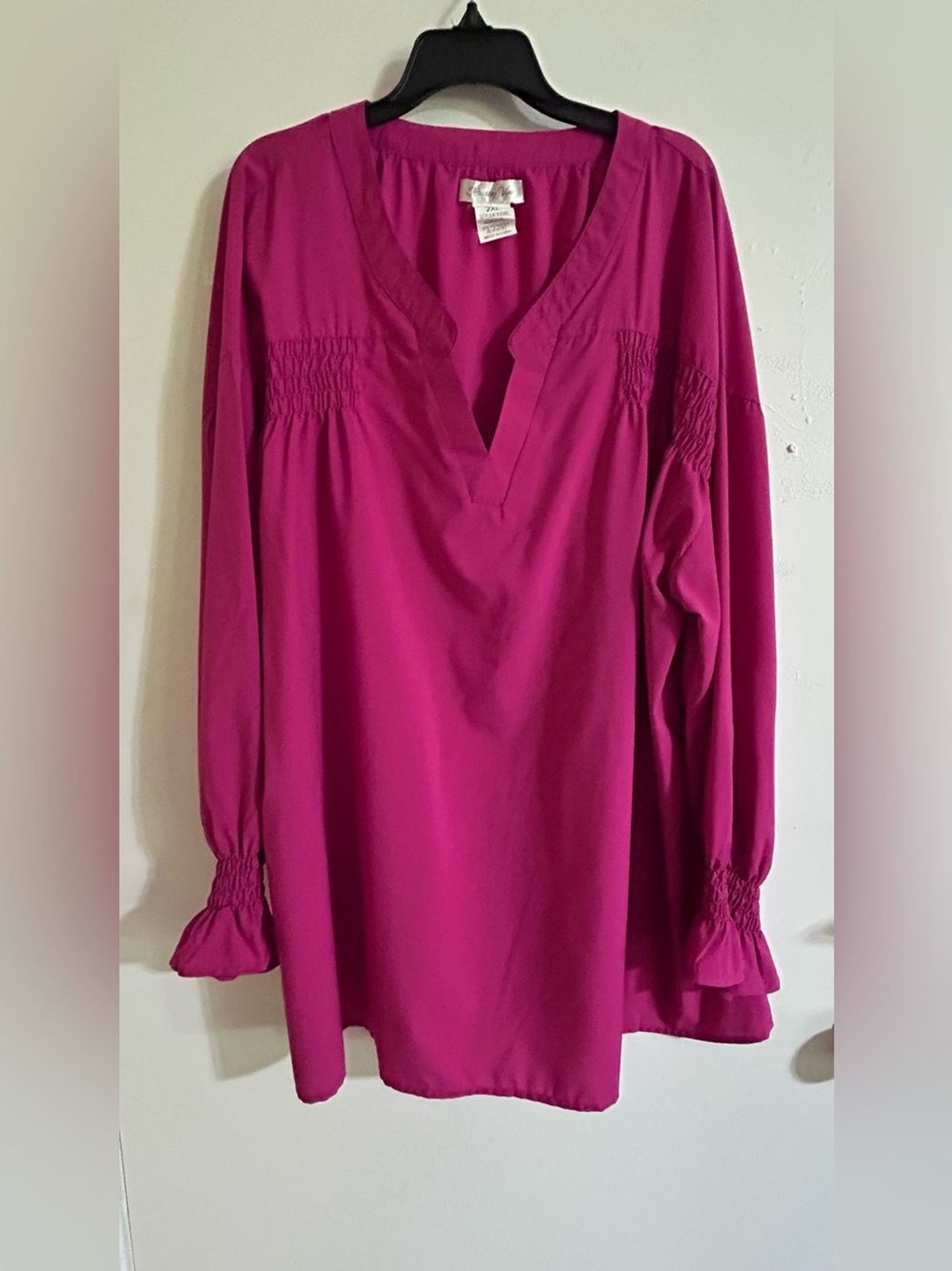 Paisley Vine 2X Fuchsia Long Sleeve Tunic Blouse V Neck Smocked Ruffle Cuff GUC