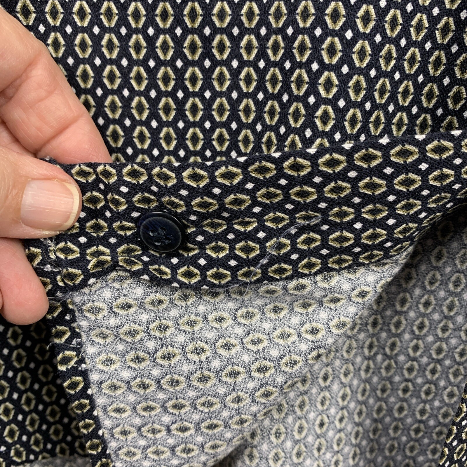 CLAIBORNE Button Up Shirt Men’s Extra Large Black Olive Geometric Modern Casual