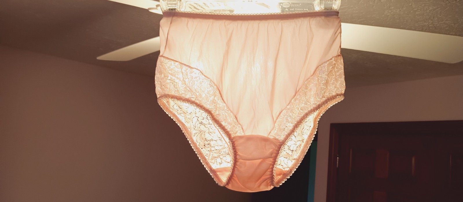 EGO VINTAGE PANTIES sz 5 LIGHT ORANGE HI-CUT SATIN w-LACE ALL AROUND LEG #17-13O