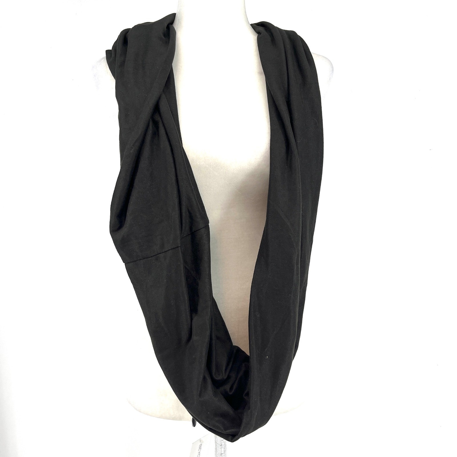Beyond Yoga NWT Black Pocket Infinity Scarf Hidden Zipper Travel Versatile