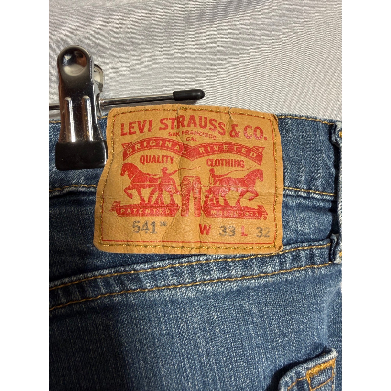 Levi Strauss 541 Athletic Taper Jeans Mens 33×32 Medium Wash Blue Denim Pants