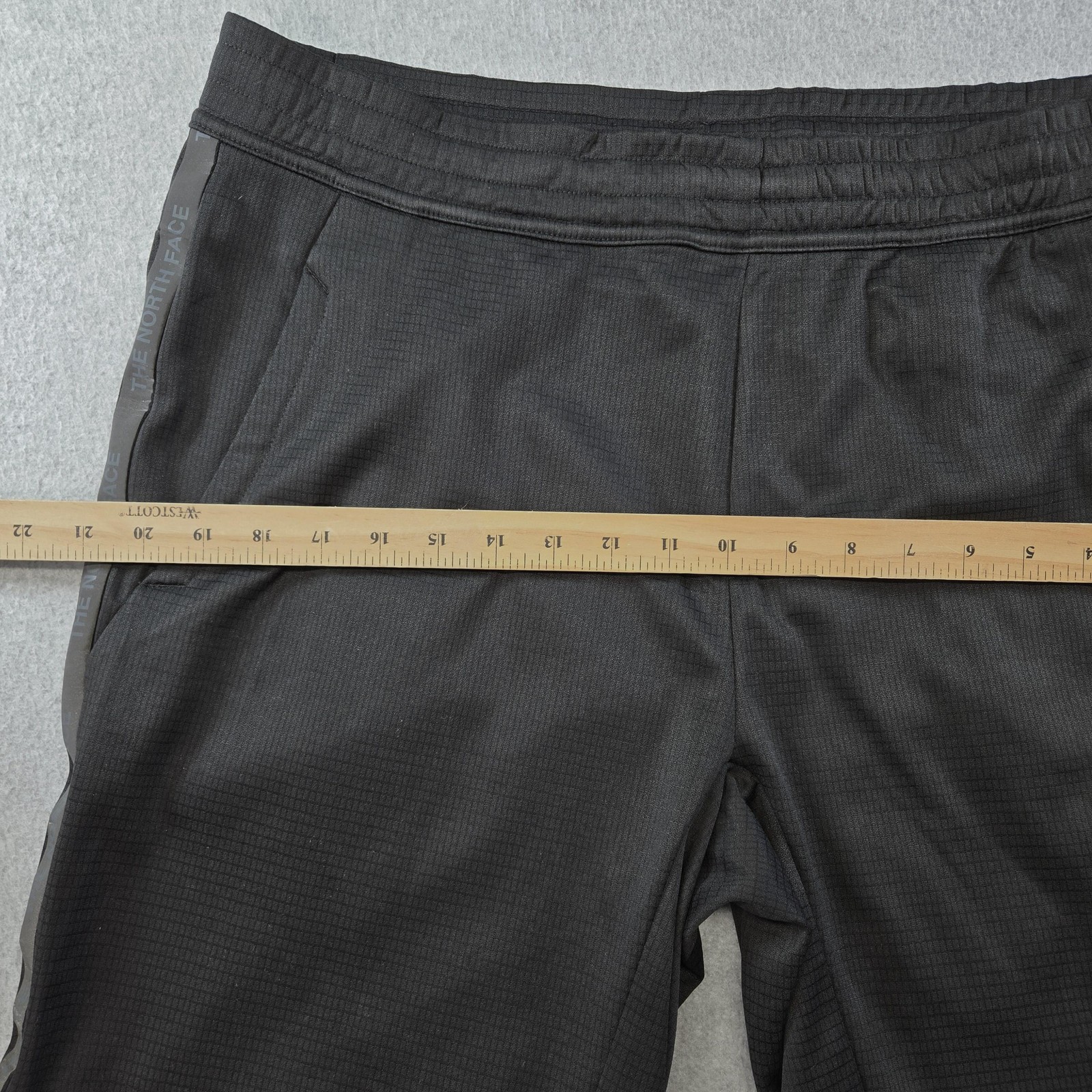 The North Face Shorts Mens L Black Fleece Polyester Elastic Waist 10in