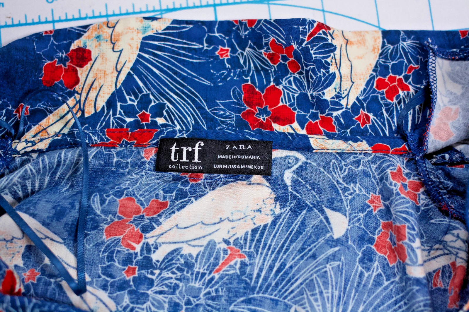 Zara TRF Women’s Cropped Button Front Blouse Blue Bird Floral Print Size M