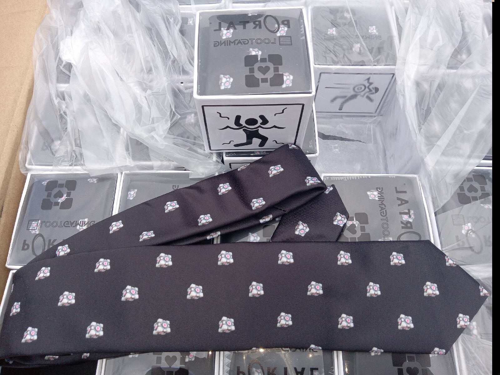 Portal Loot Crate Skinny Necktie 57″ X 2.5″ Black/White New 2017 Tie Trl1