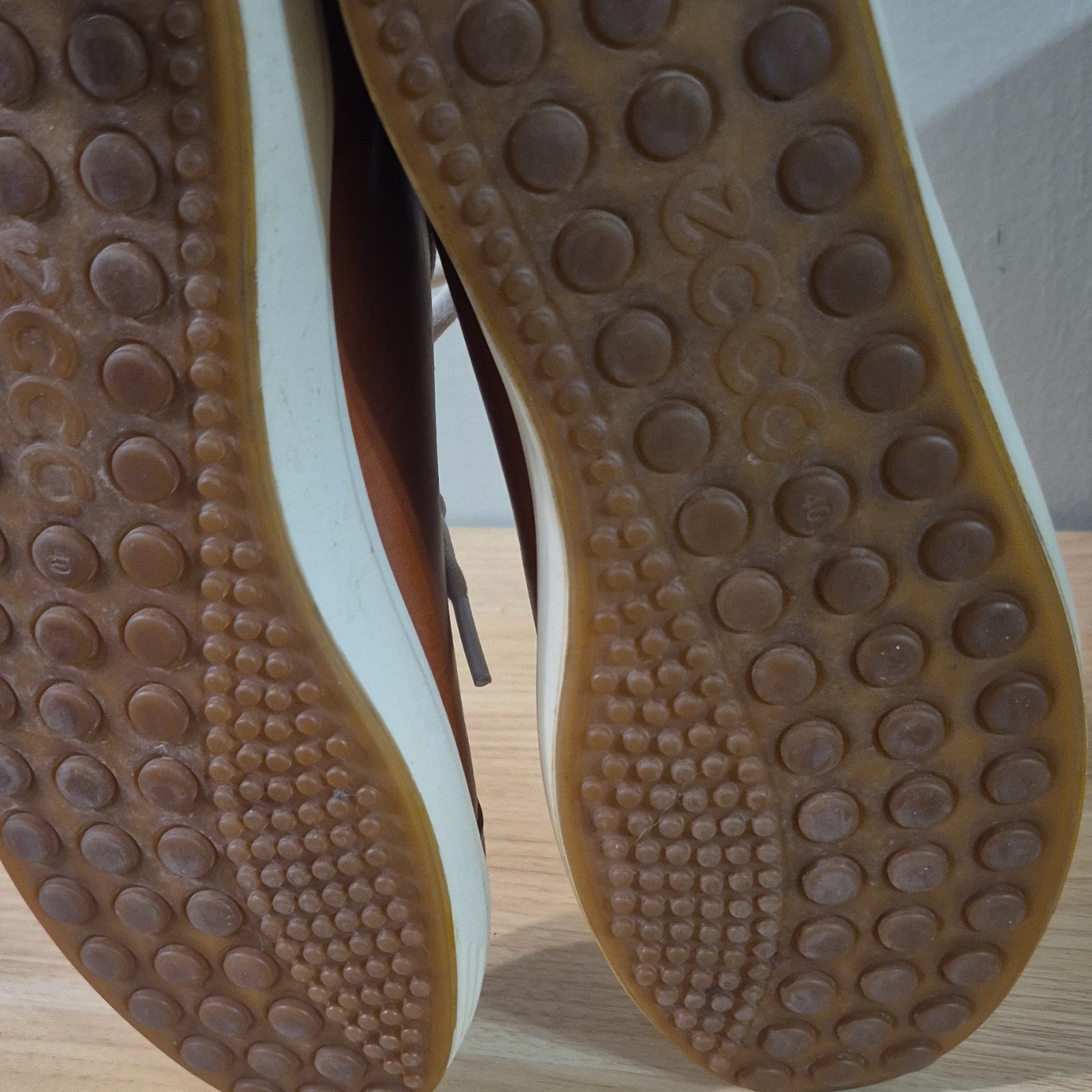 ECCO Men’s Brown Leather Lace-Up Casual Sneakers Round Toe US 9 Pre-Owned
