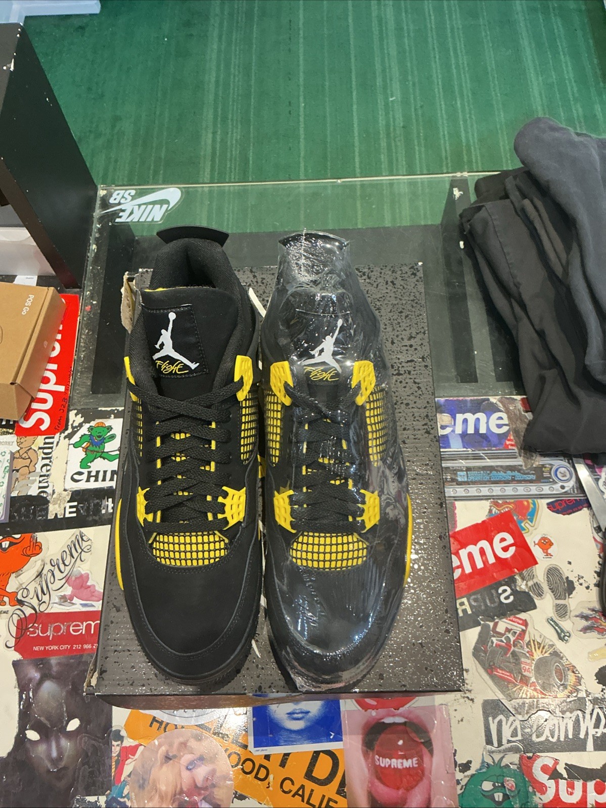 Size 12 – Jordan 4 Retro Mid Thunder