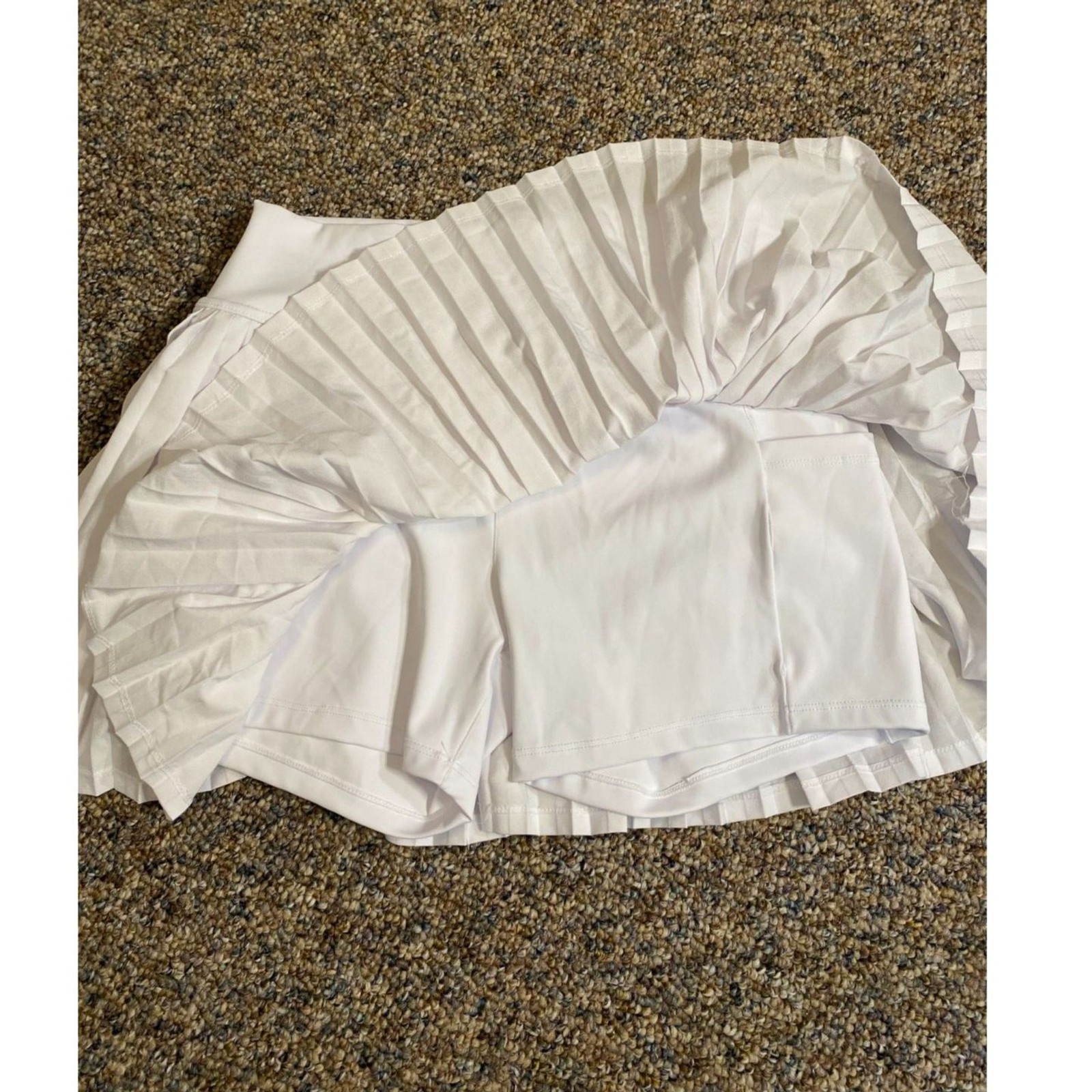 Womans White Medium Pleated Skort With Pockets