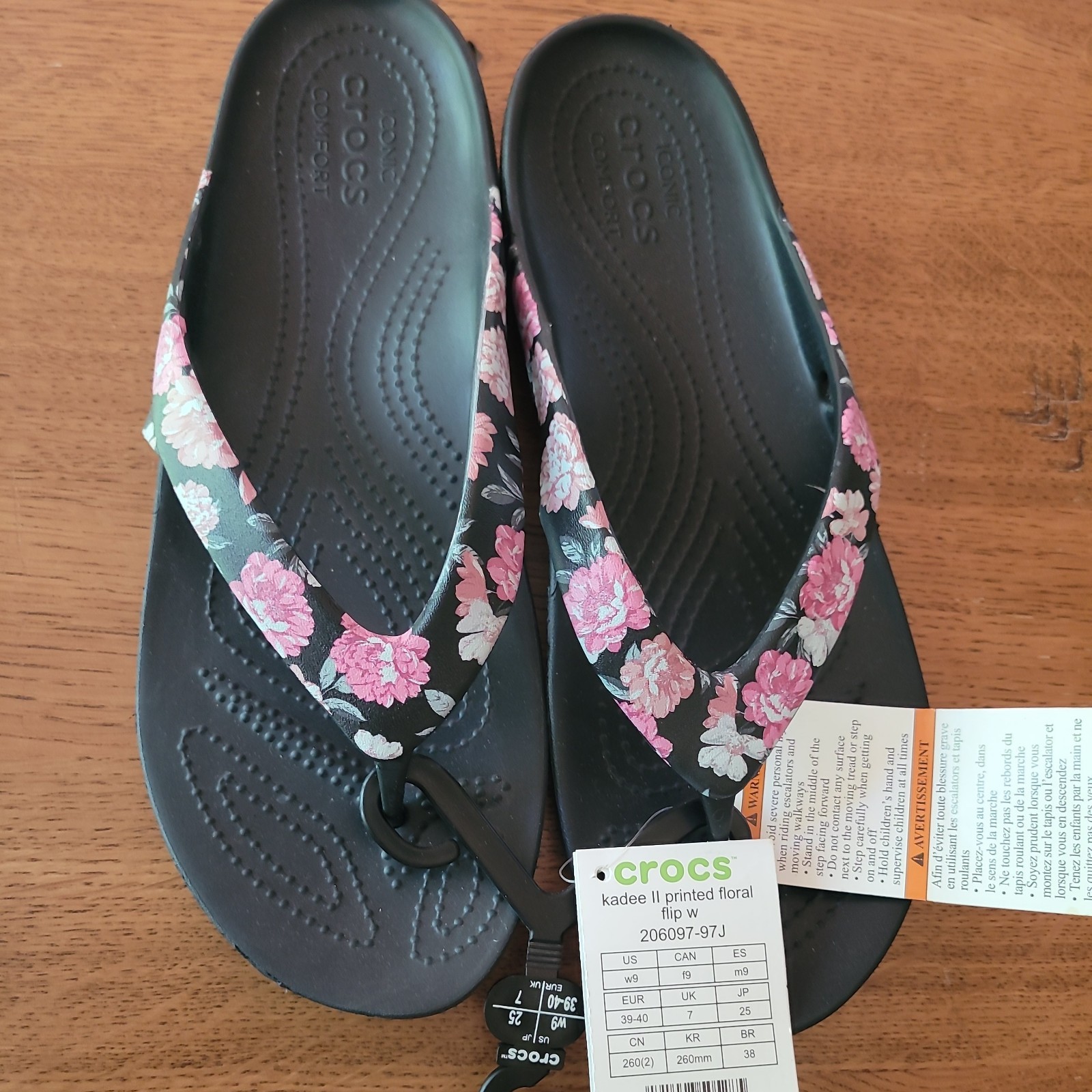 Crocs Women’s Kadee II Printed Black Floral Sandals BRAND NEW Size 9