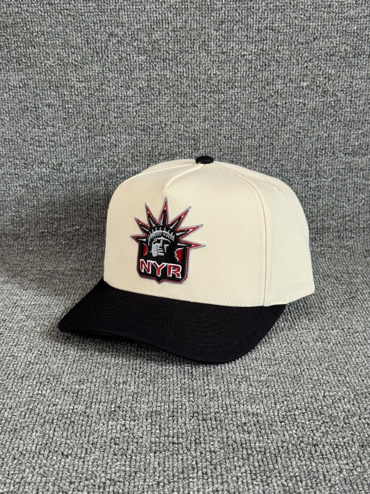 Mitchell & Ness NY Rangers Retro Snapback NHL 100 Cream Black Hat