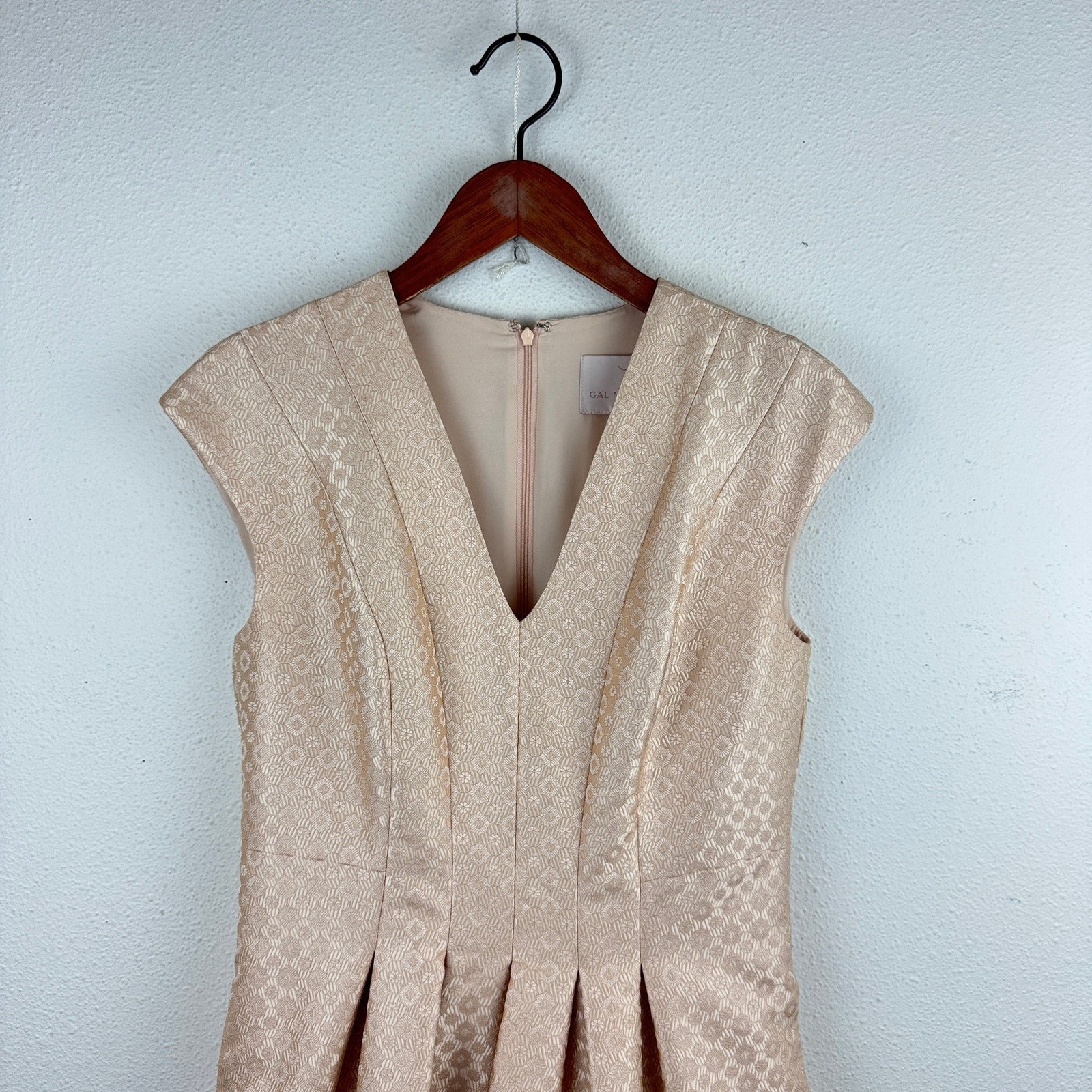 Gal Meets Glam Grace Jacquard Fit & Flare Dress 6 Sleeveless Champagne Retro