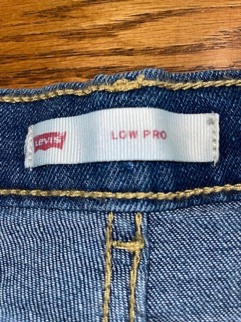 Levi’s Low Pro Straight Blue Denim Jeans – Women’s Size 12 Reg (W28 X L28) – New