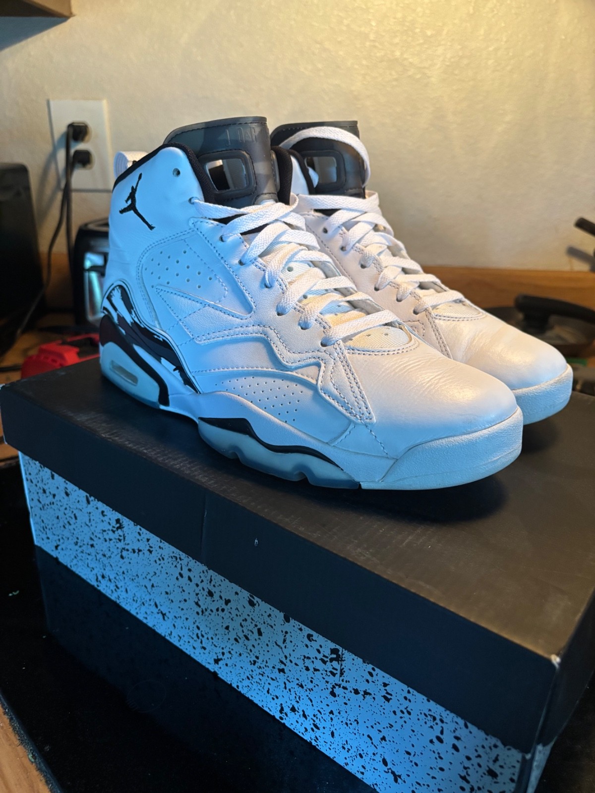 Size 9.5 – Air Jordan MVP White Black