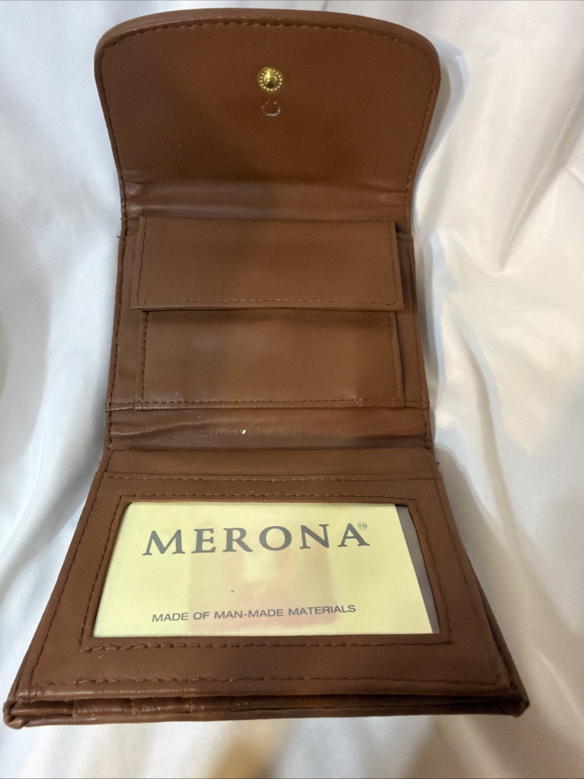 Merona Classic Women’s Wallet NWT Brown Man Made Materials