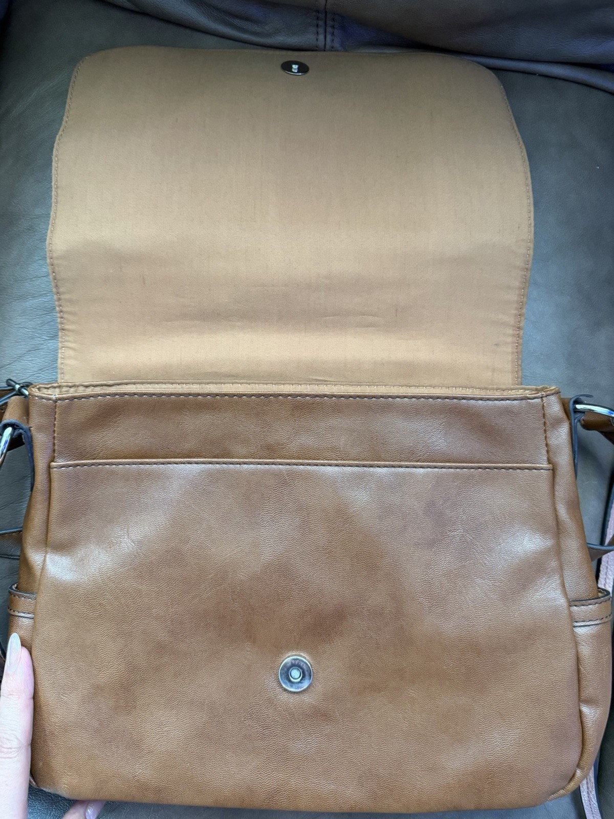 Relic Collection Brown Medium Crossbody Bag Magnetic Zip Silver Hardware Lined