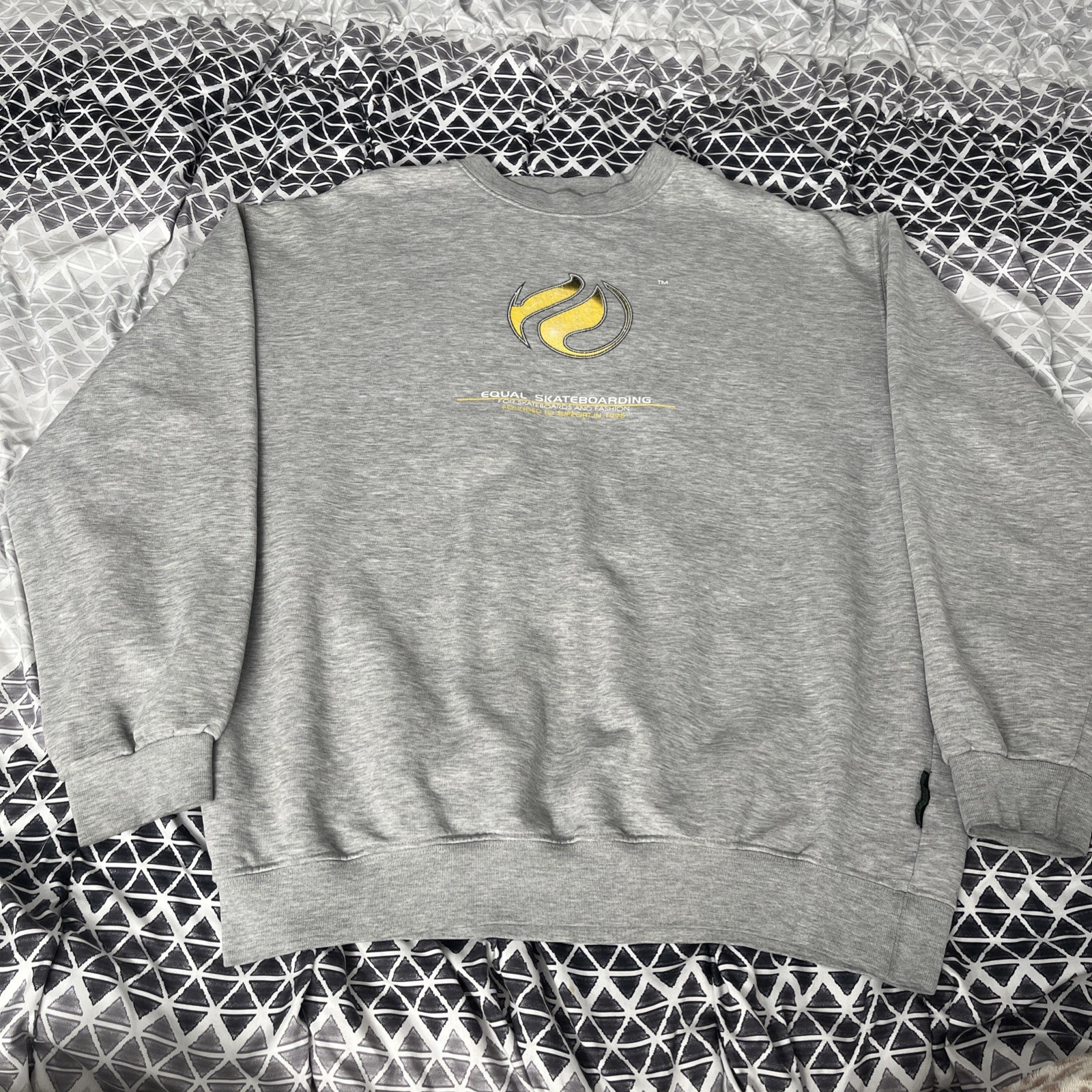 Vintage 90’s Y2K Equal Skateboarding Crewneck Pullover Skate Surf Streetwear XL