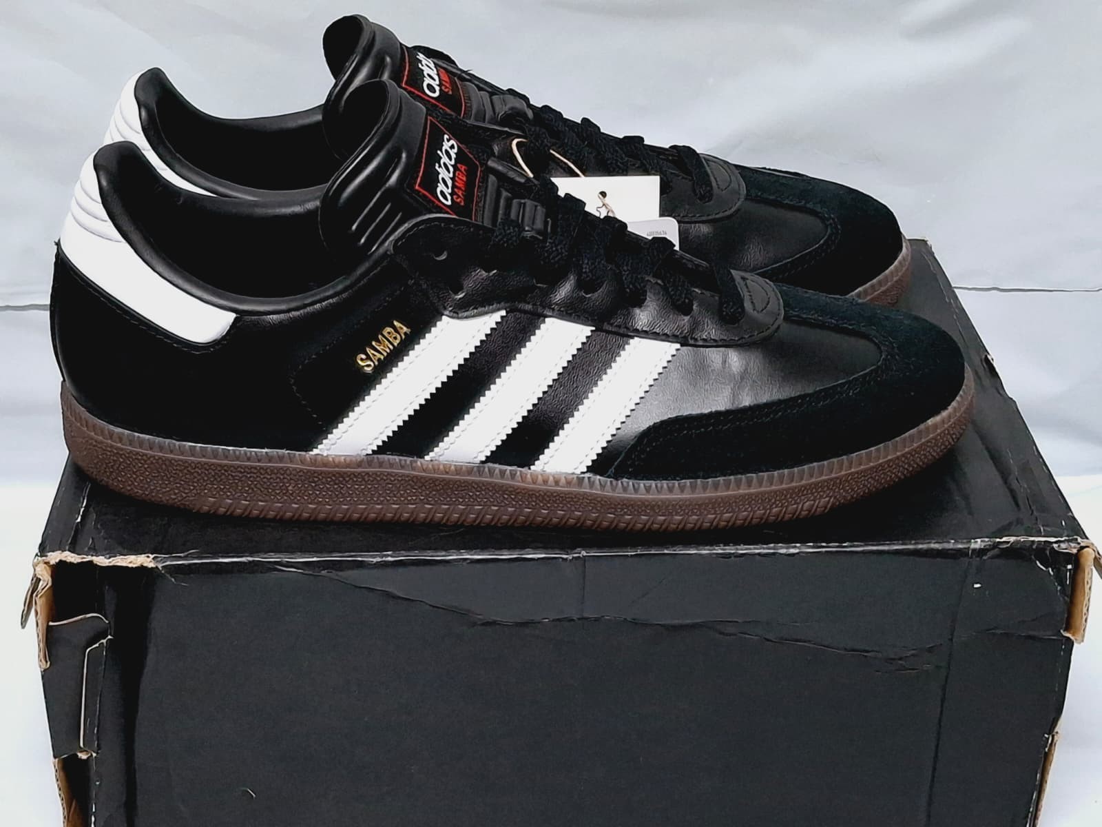 ADS-20 /Adidas Samba shoes, BLACK, size (10 US men-11US women) NEW/DAMAGED BOX