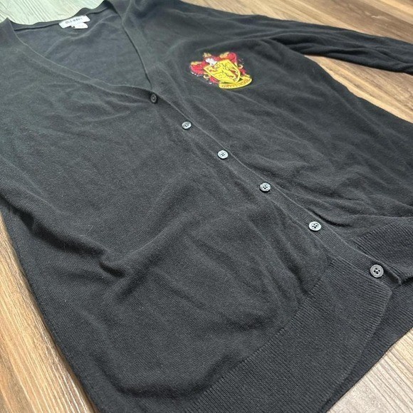 Black Old Navy 3/4 sleeve cardigan whit Gryffindor patch