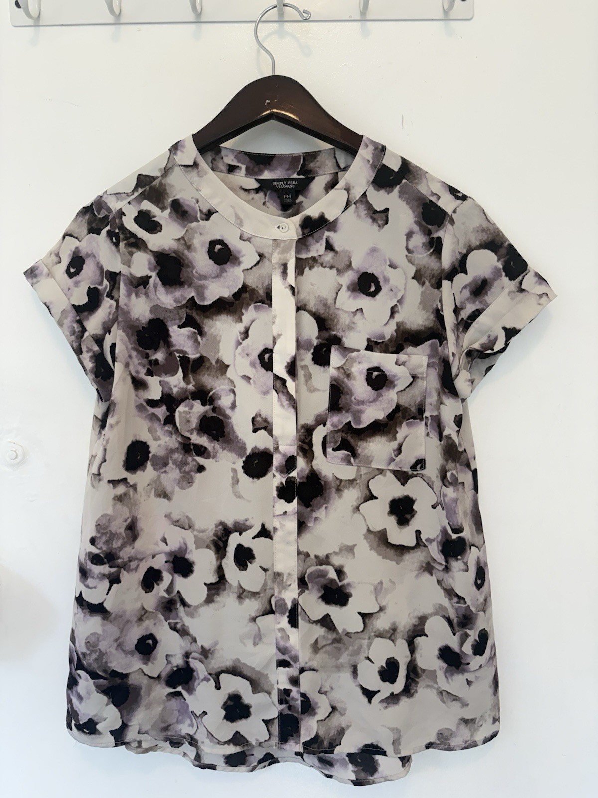 SIMPLY VERA WANG Women’s PETITE M Short Sleeve 3 BUTTON FLORAL WOVEN TOP