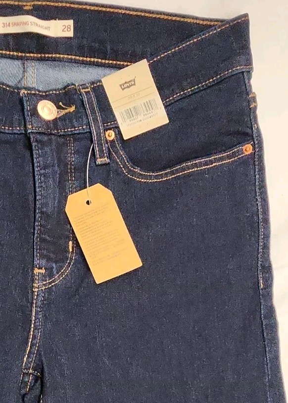 Levi’s 314 Shaping Straight Leg jeans | Size 28×32 (6) Woman* New With Tags!!