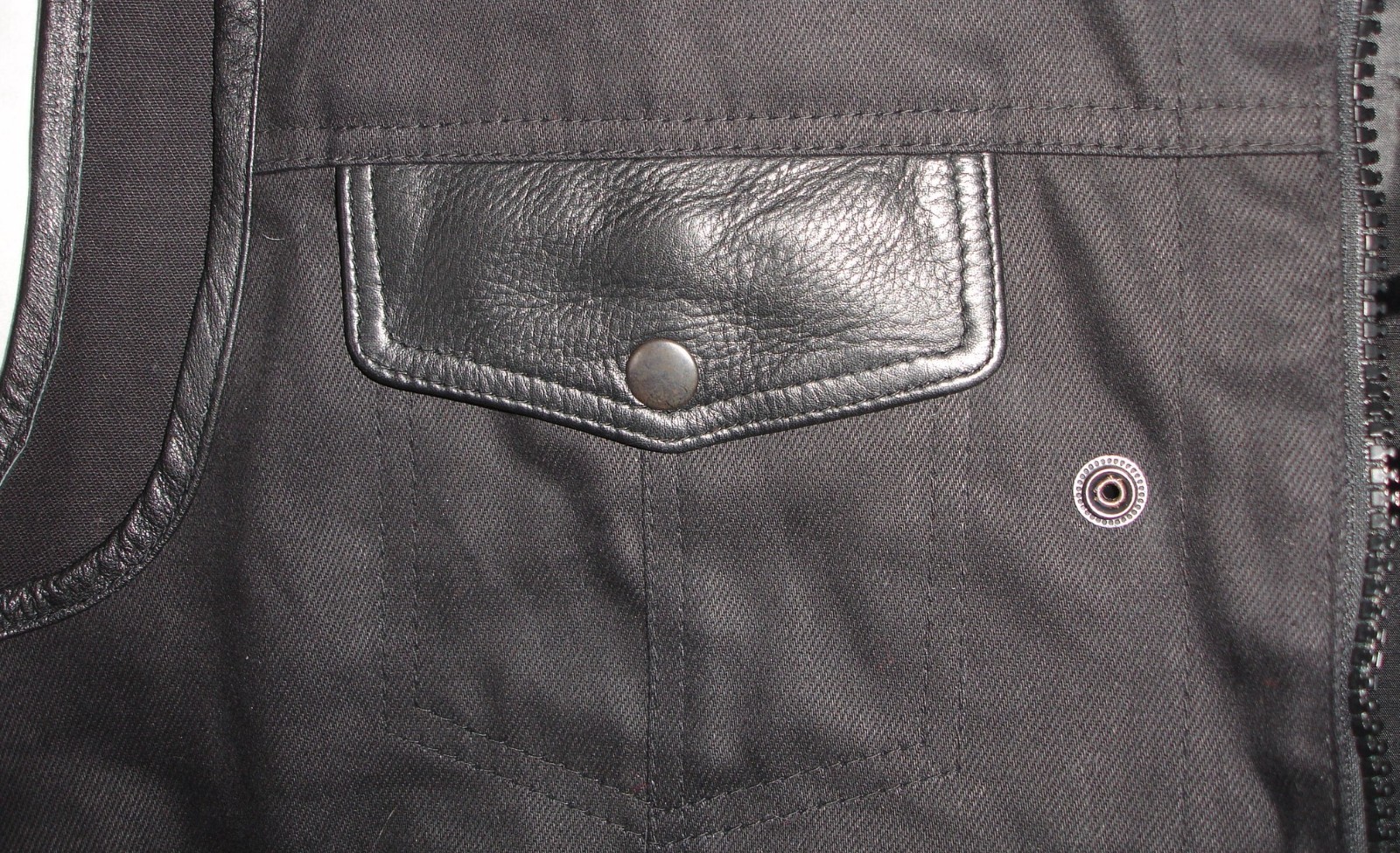The Gun Pocket dm21689 Men Denim Black Vest Size Medium Conceal Carry NWT