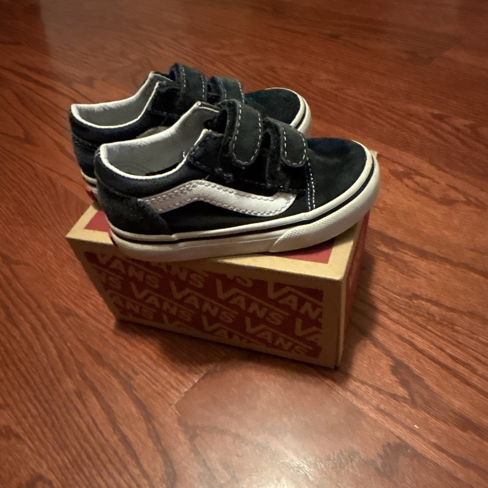 VANS Old Skool V Kids Hook & Loop Sneakers Black/White Suede Low Top 6
