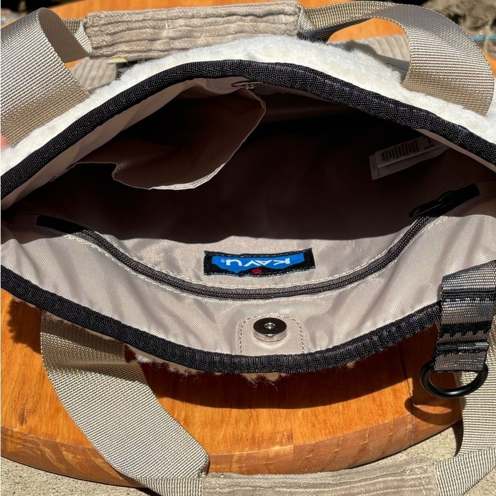 KAVU Brimley Pebble Beach Beige and White Bag Tote (13.5 in x 10.75 in)