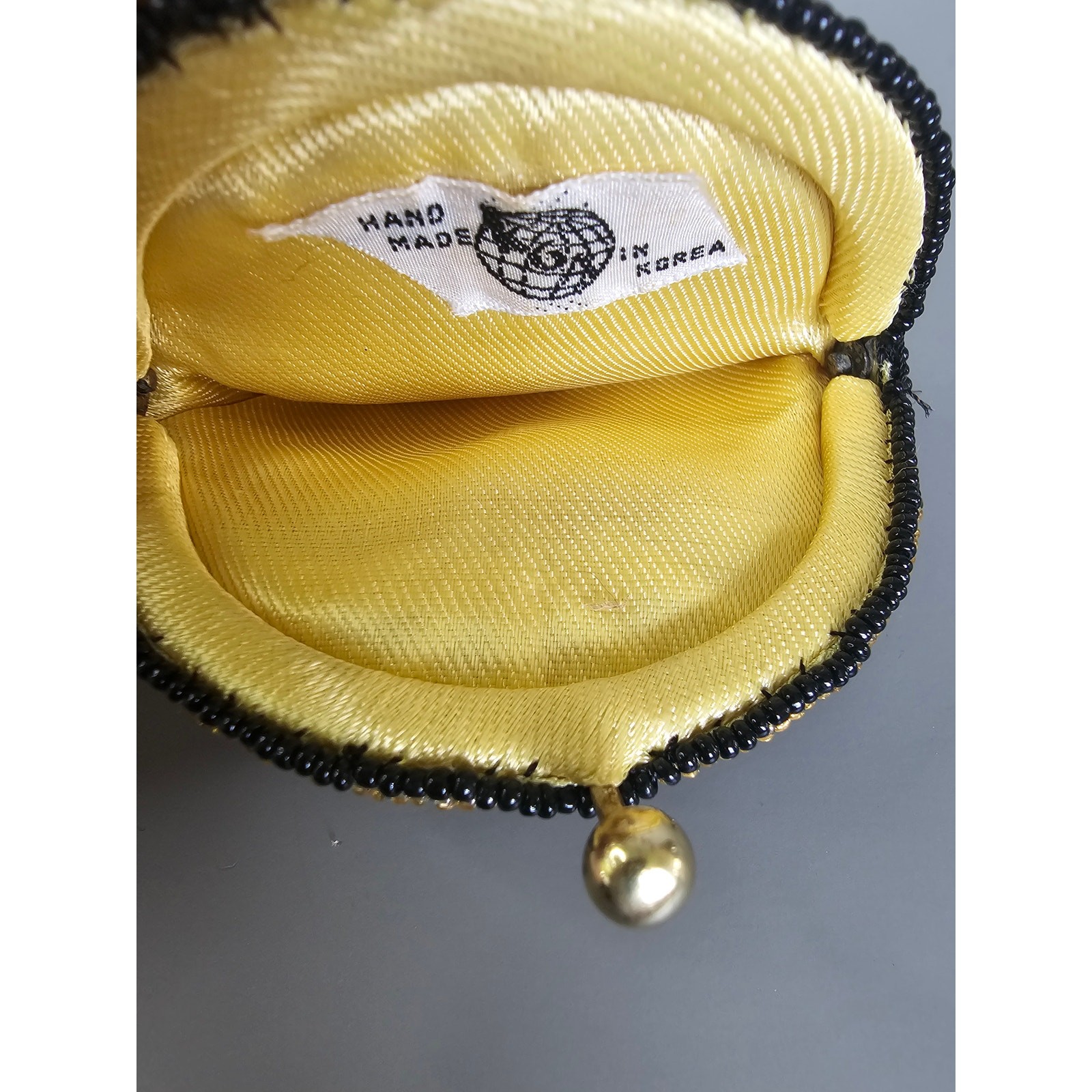 Vintage Korean Handmade Beaded Coin Purse Gold Black Kiss Lock NOS