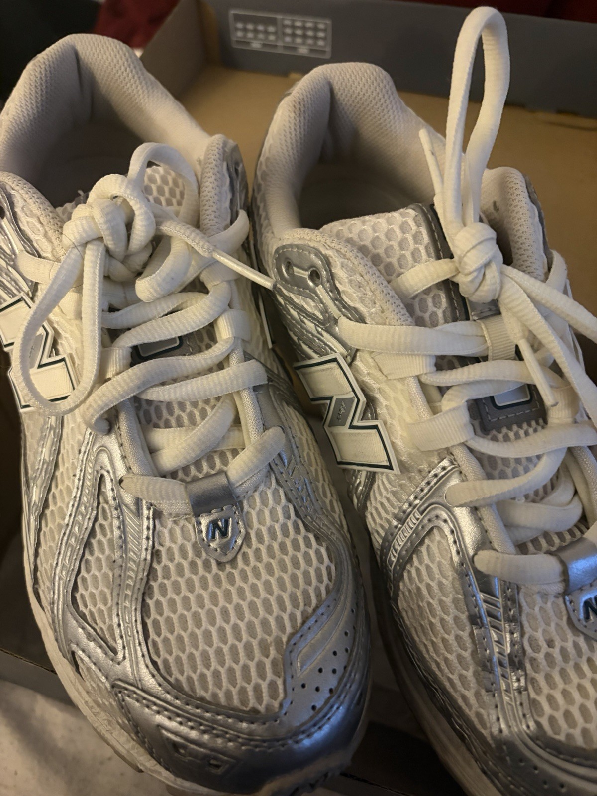 New Balance 1960R Grey/white/green. Barley worn – Comes with box