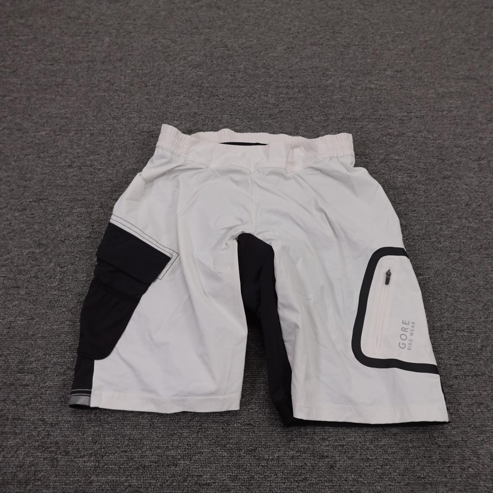 Gore Bike Wear Shorts Mens Medium White Black Padded Cycling Chamois 11 Inseam