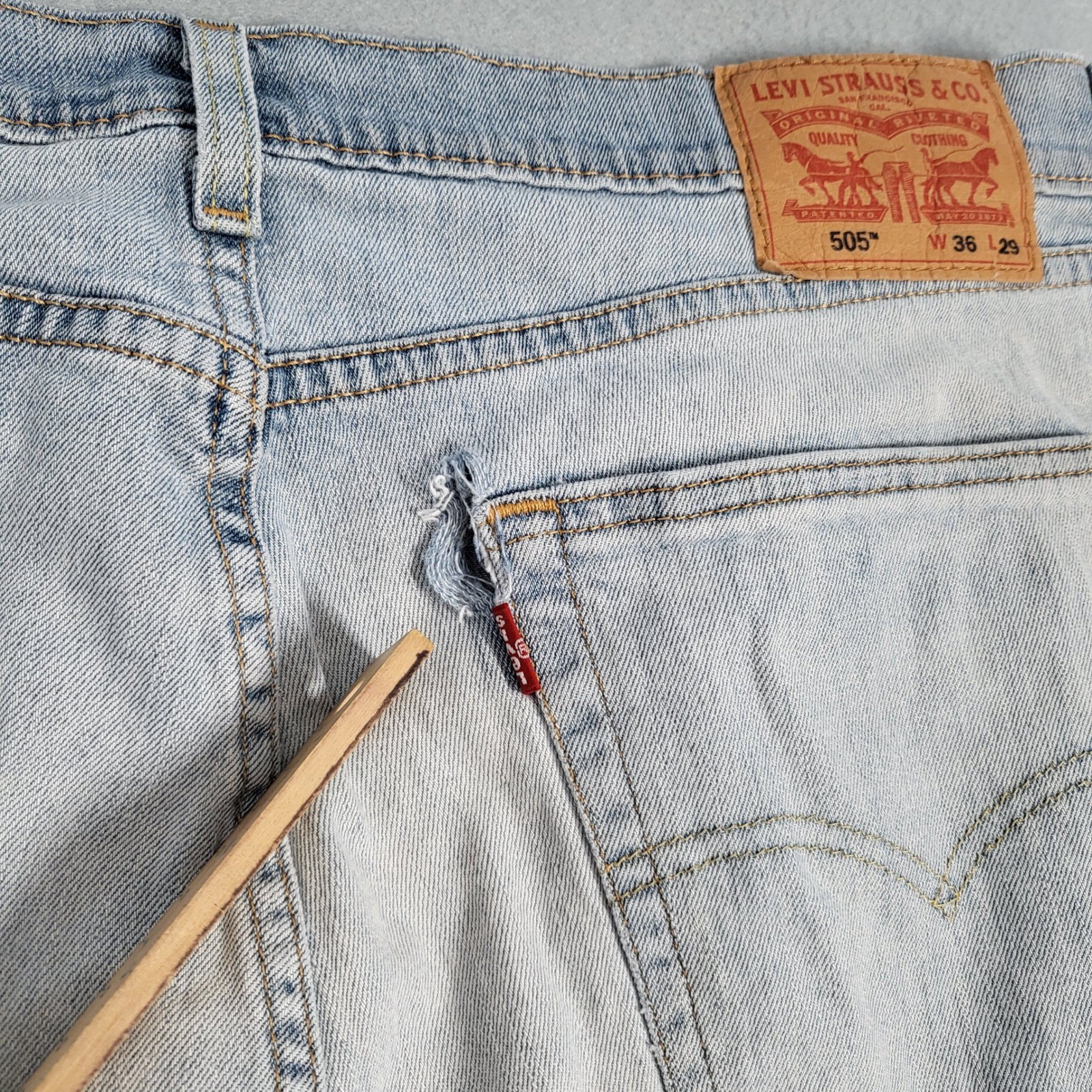 Levi’s 505 Regular Fit Jeans Men’s 36×29 Light Wash Denim Distressed Casual