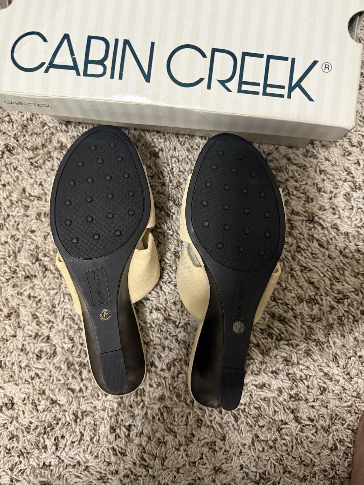Cabin Creek Beige Synthetic Stretch Open Toe Wedge Slip On Mule Heels Women’s 9